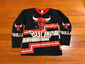 Vintage 1995 Chicago Bulls All Over Print V-Neck Long Sleeve Shirt NBA Sz M